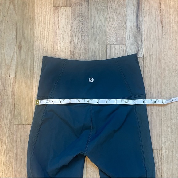 Navy Blue Cropped LuluLemon Women’s Leggings - Picture 4 of 8